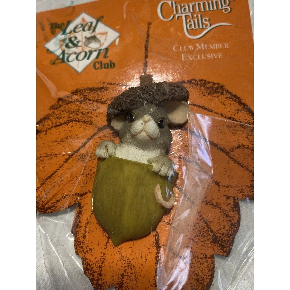 Charming Tails ‘Mouse Coming Out Of Acorn’ Lapel Pin Leaf & Acorn Club Exclusive